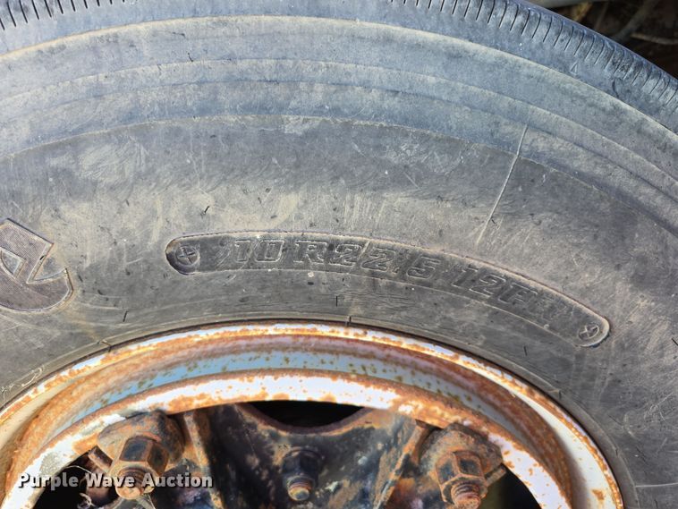 image for item DW3066 1996 Ford F700 dump truck