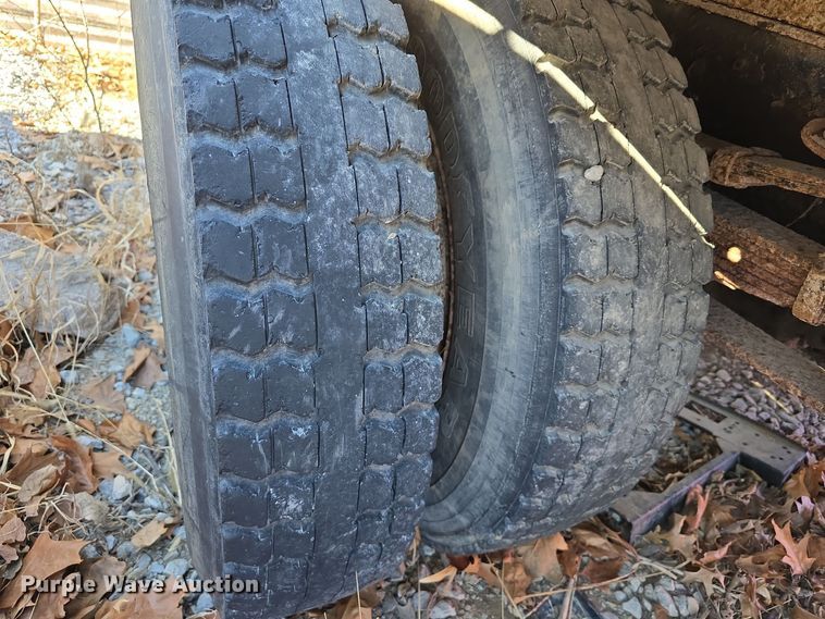 image for item DW3066 1996 Ford F700 dump truck