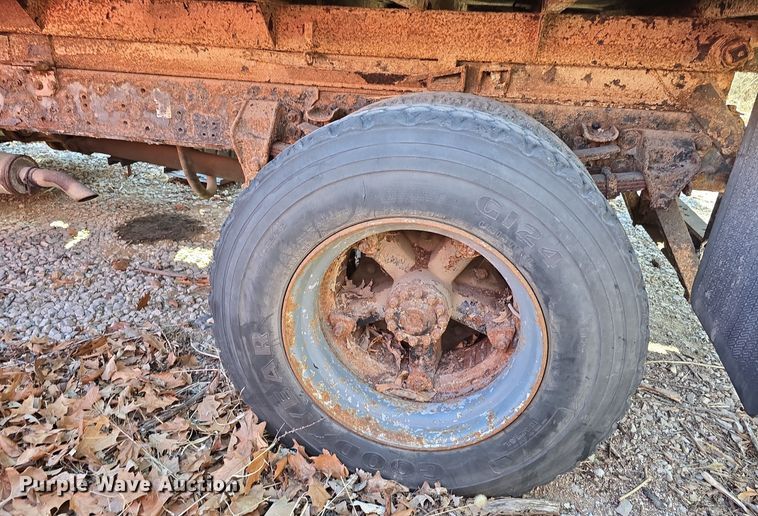 image for item DW3066 1996 Ford F700 dump truck