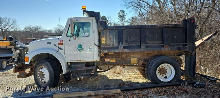 image for item DW3067 2000 International 4700 dump truck