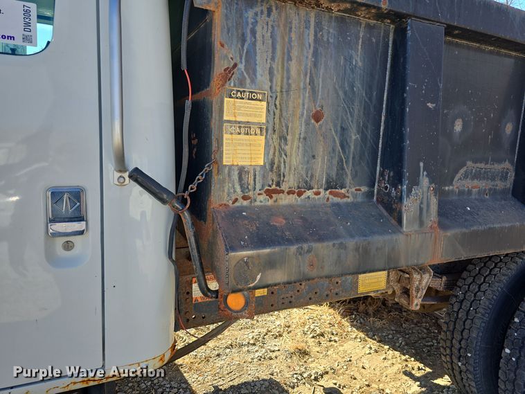image for item DW3067 2000 International 4700 dump truck