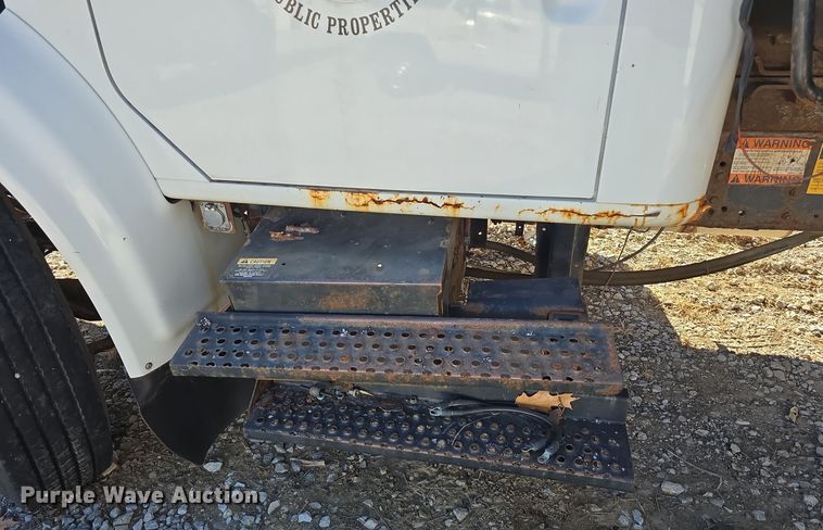 image for item DW3067 2000 International 4700 dump truck