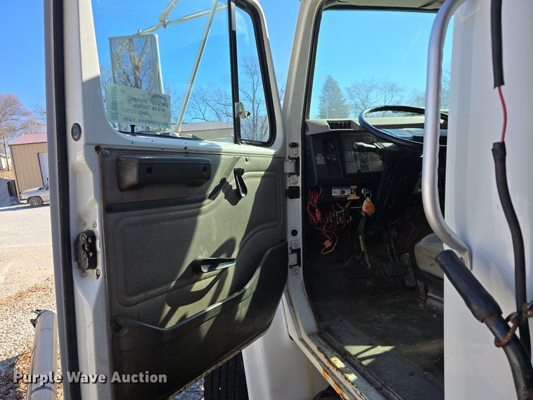 image for item DW3067 2000 International 4700 dump truck