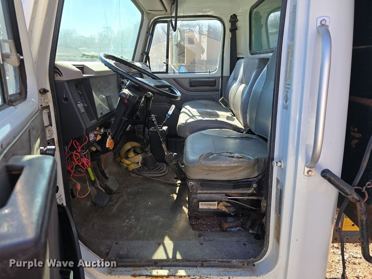 image for item DW3067 2000 International 4700 dump truck