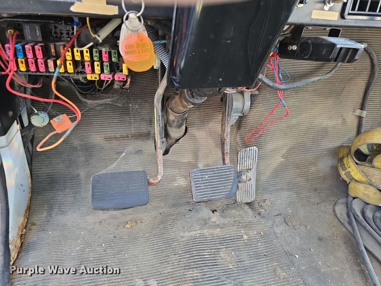 image for item DW3067 2000 International 4700 dump truck