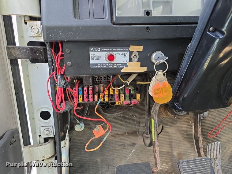 image for item DW3067 2000 International 4700 dump truck