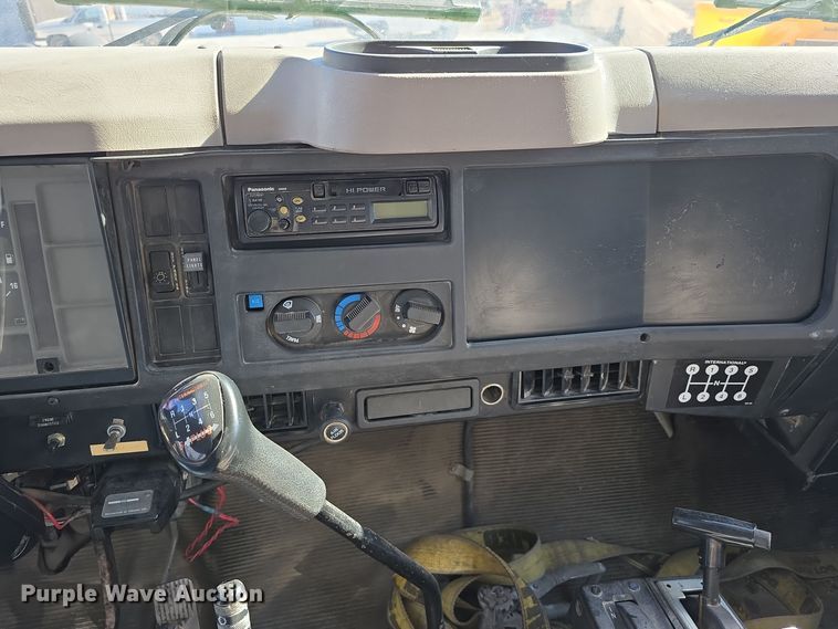 image for item DW3067 2000 International 4700 dump truck