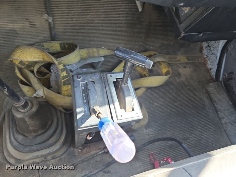 image for item DW3067 2000 International 4700 dump truck