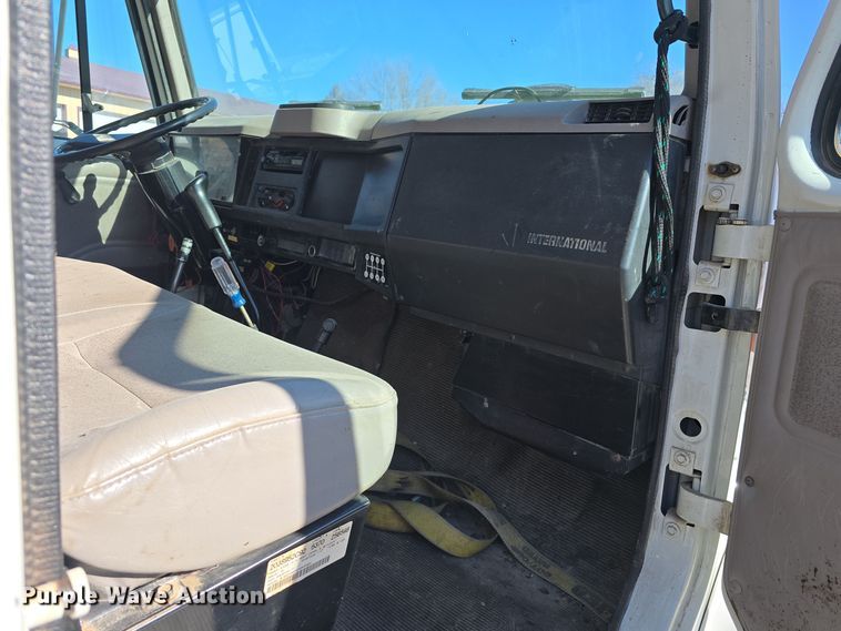 image for item DW3067 2000 International 4700 dump truck