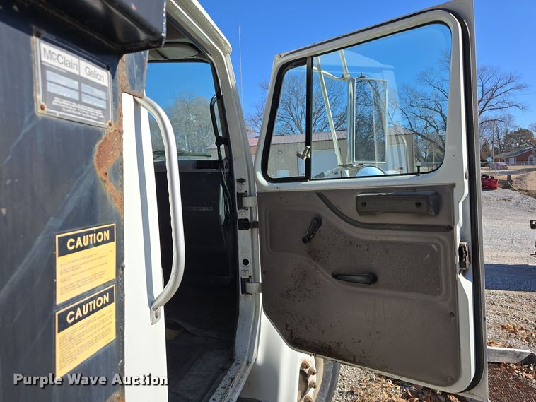 image for item DW3067 2000 International 4700 dump truck