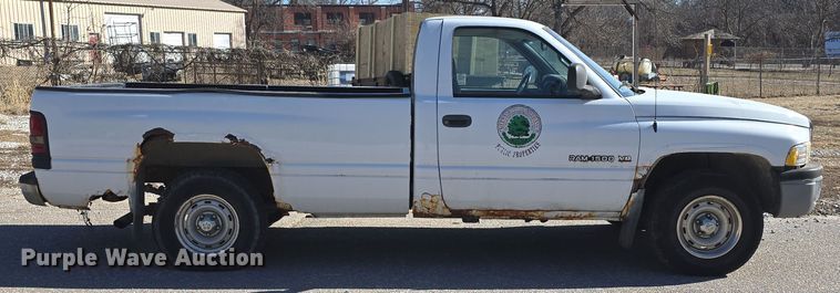 image for item DW3069 2001 Dodge Ram 1500 pickup truck