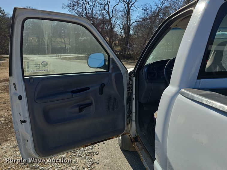 image for item DW3069 2001 Dodge Ram 1500 pickup truck