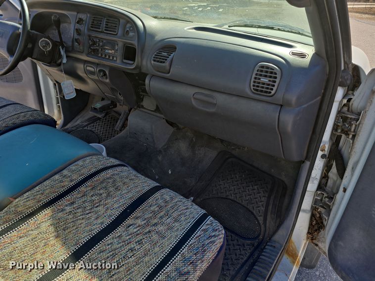 image for item DW3069 2001 Dodge Ram 1500 pickup truck