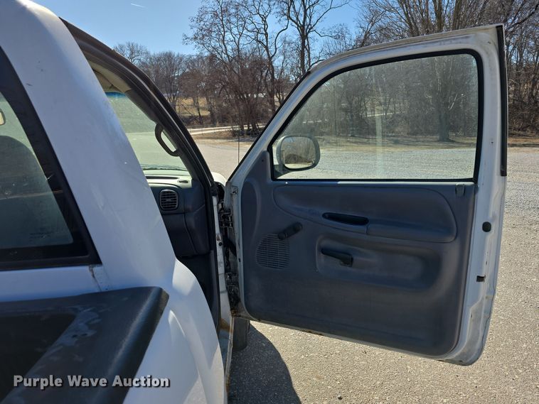 image for item DW3069 2001 Dodge Ram 1500 pickup truck