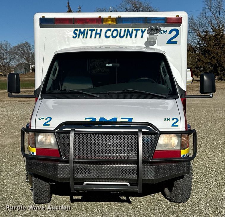 image for item DX3847 2003 Ford E450 Super Duty ambulance