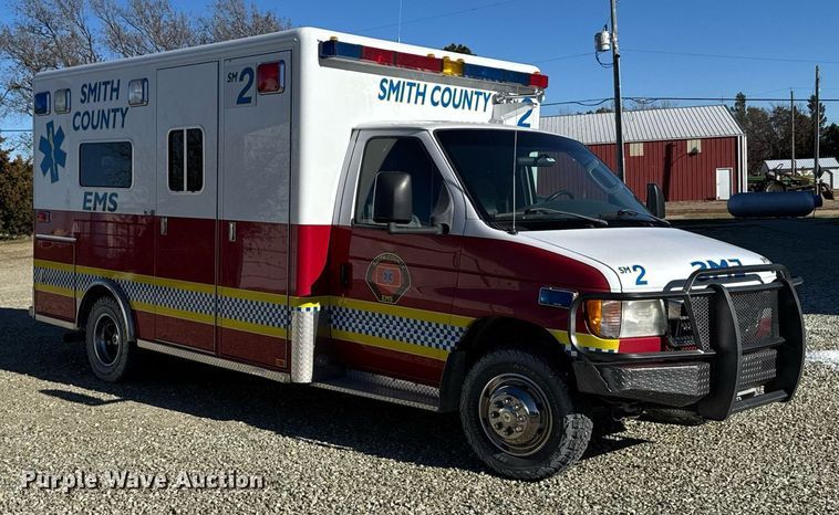 image for item DX3847 2003 Ford E450 Super Duty ambulance