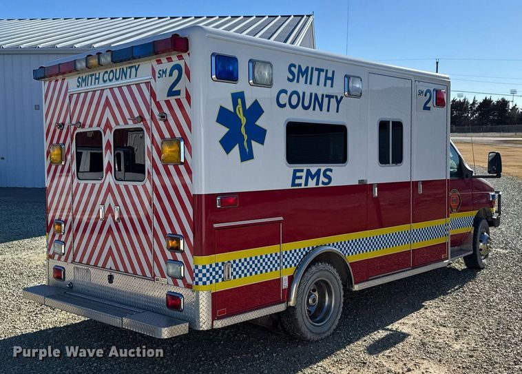 image for item DX3847 2003 Ford E450 Super Duty ambulance