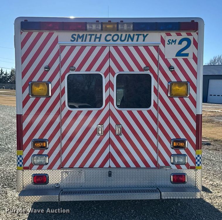 image for item DX3847 2003 Ford E450 Super Duty ambulance