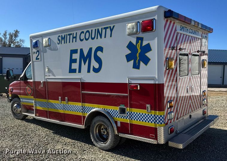 image for item DX3847 2003 Ford E450 Super Duty ambulance
