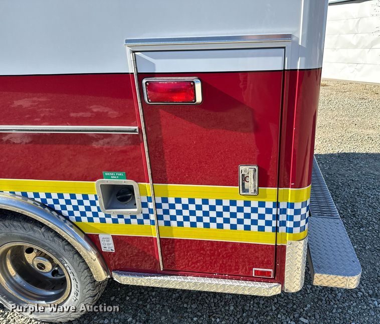 image for item DX3847 2003 Ford E450 Super Duty ambulance