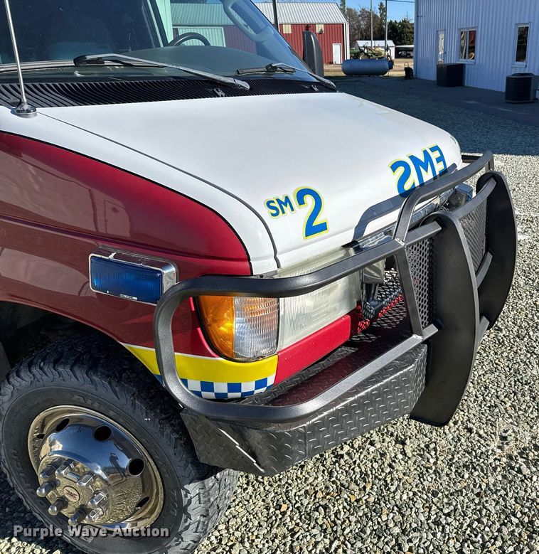 image for item DX3847 2003 Ford E450 Super Duty ambulance
