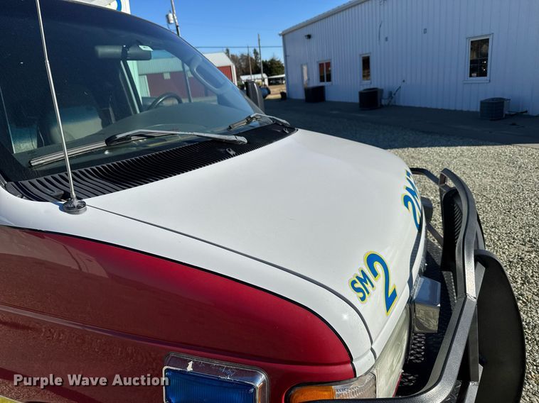 image for item DX3847 2003 Ford E450 Super Duty ambulance