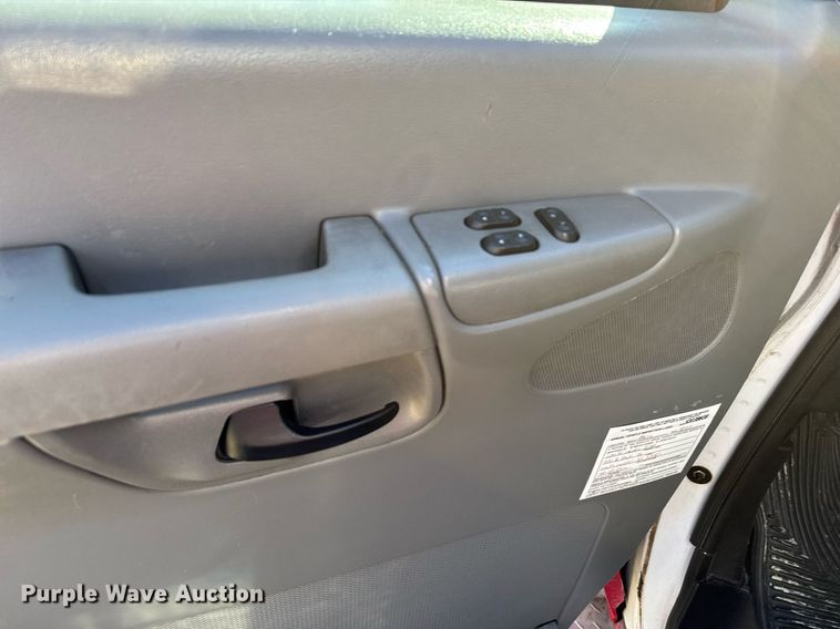 image for item DX3847 2003 Ford E450 Super Duty ambulance