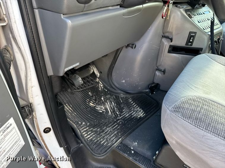 image for item DX3847 2003 Ford E450 Super Duty ambulance