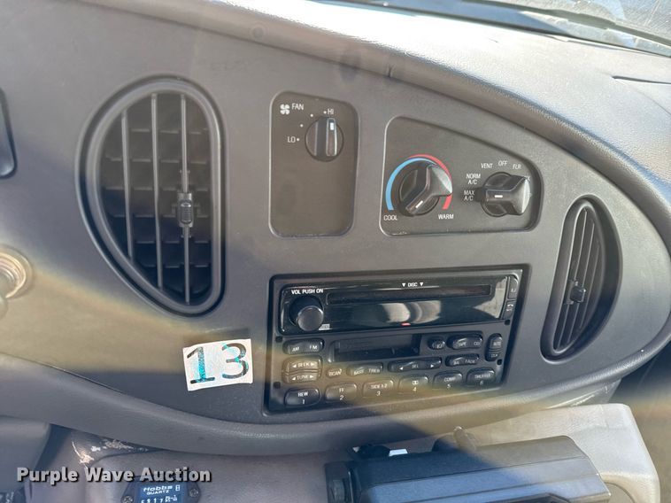 image for item DX3847 2003 Ford E450 Super Duty ambulance