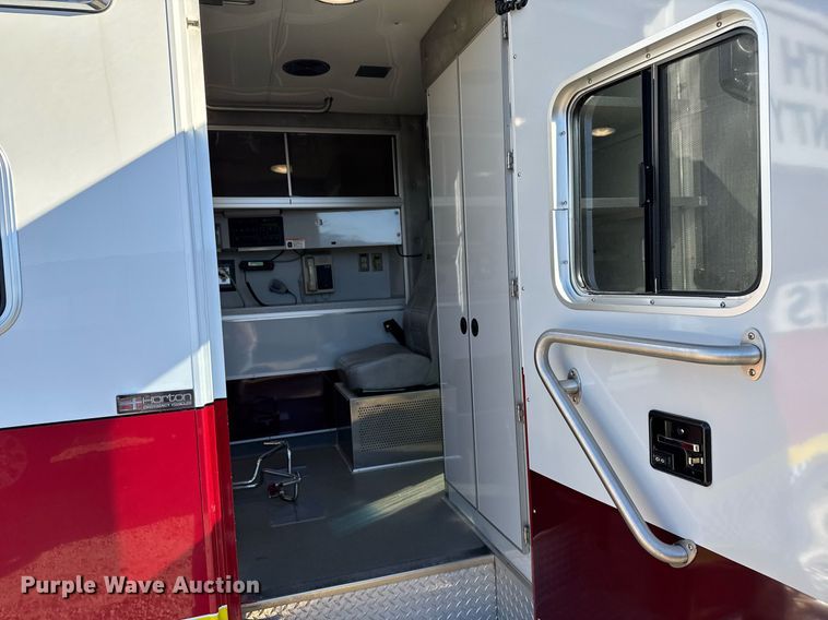 image for item DX3847 2003 Ford E450 Super Duty ambulance