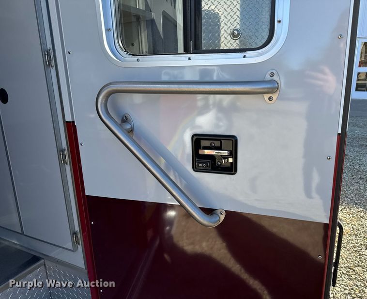 image for item DX3847 2003 Ford E450 Super Duty ambulance