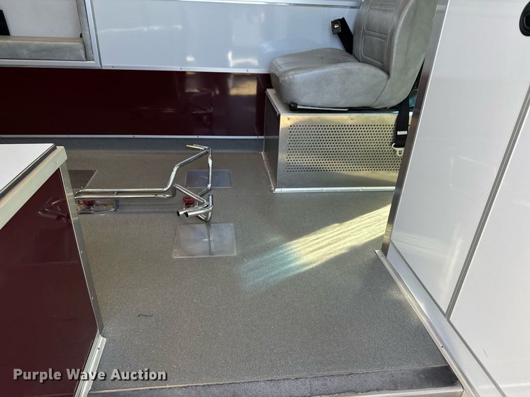 image for item DX3847 2003 Ford E450 Super Duty ambulance