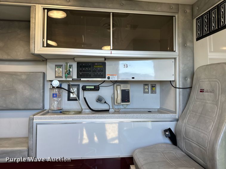 image for item DX3847 2003 Ford E450 Super Duty ambulance