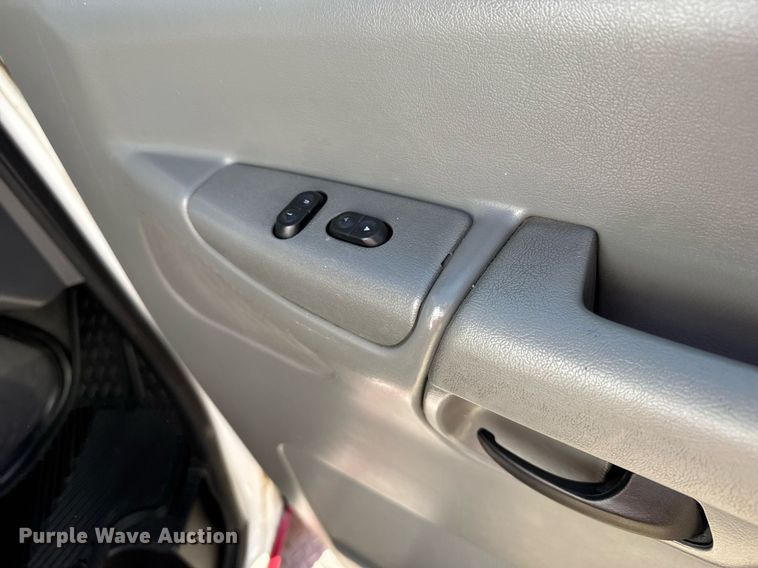 image for item DX3847 2003 Ford E450 Super Duty ambulance