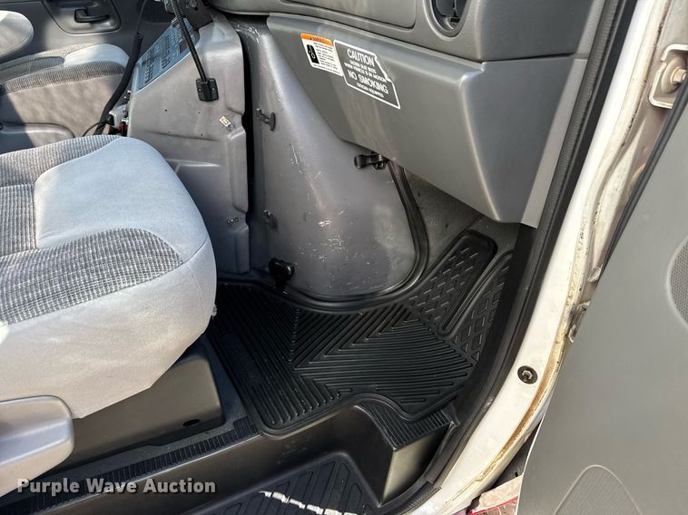 image for item DX3847 2003 Ford E450 Super Duty ambulance