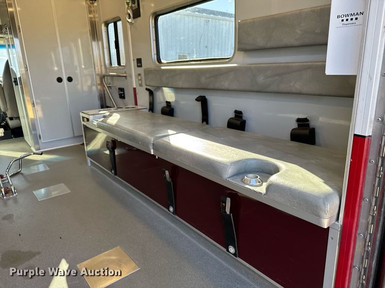 image for item DX3847 2003 Ford E450 Super Duty ambulance