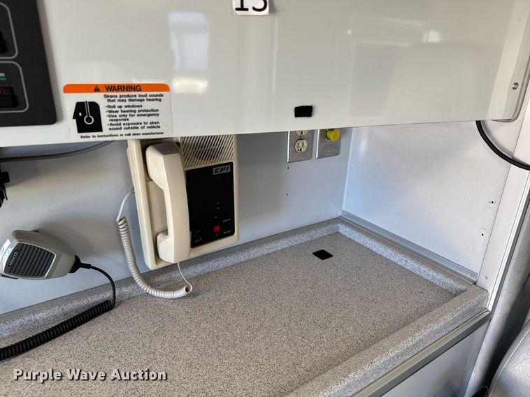 image for item DX3847 2003 Ford E450 Super Duty ambulance