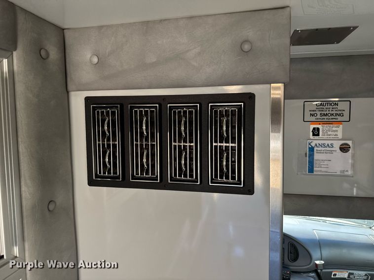 image for item DX3847 2003 Ford E450 Super Duty ambulance