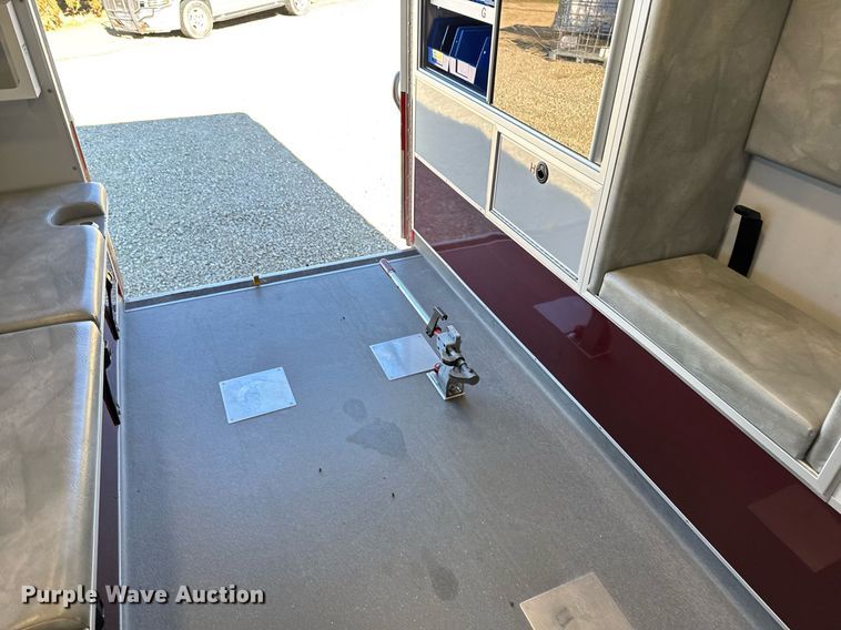 image for item DX3847 2003 Ford E450 Super Duty ambulance