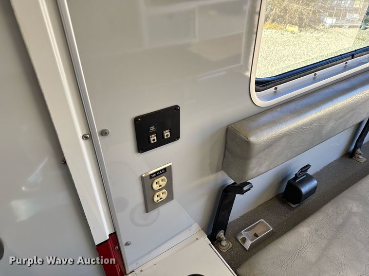 image for item DX3847 2003 Ford E450 Super Duty ambulance