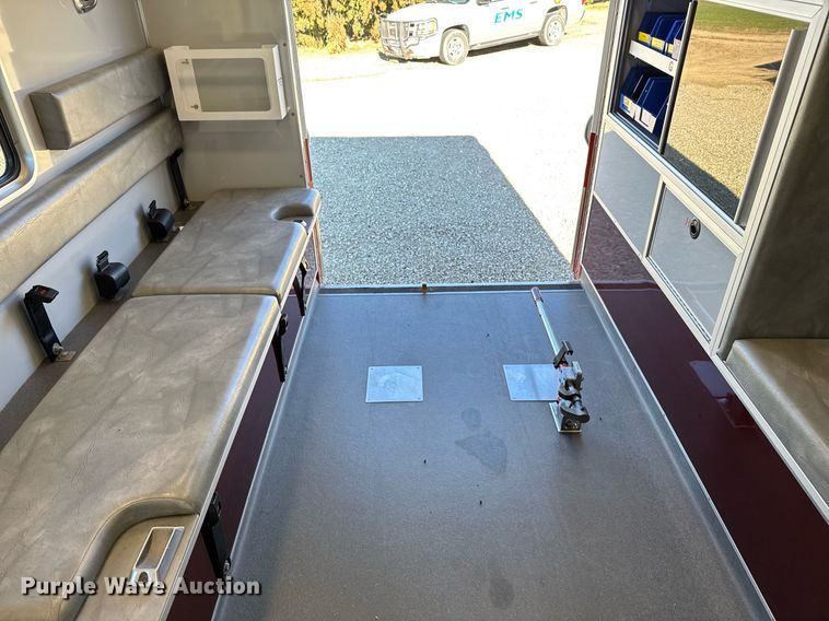 image for item DX3847 2003 Ford E450 Super Duty ambulance