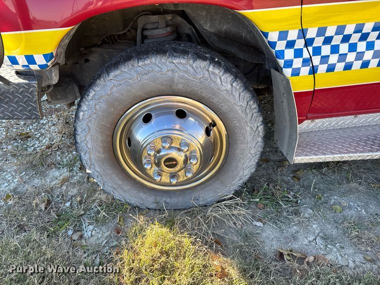 image for item DX3847 2003 Ford E450 Super Duty ambulance