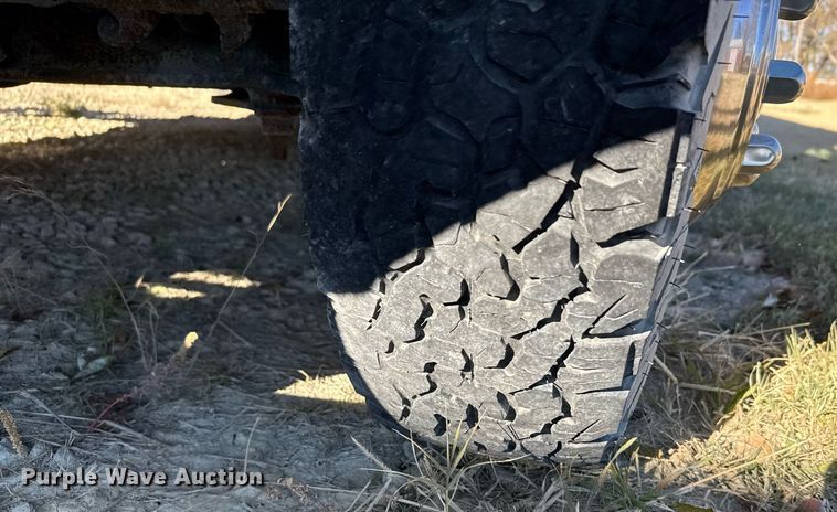 image for item DX3847 2003 Ford E450 Super Duty ambulance