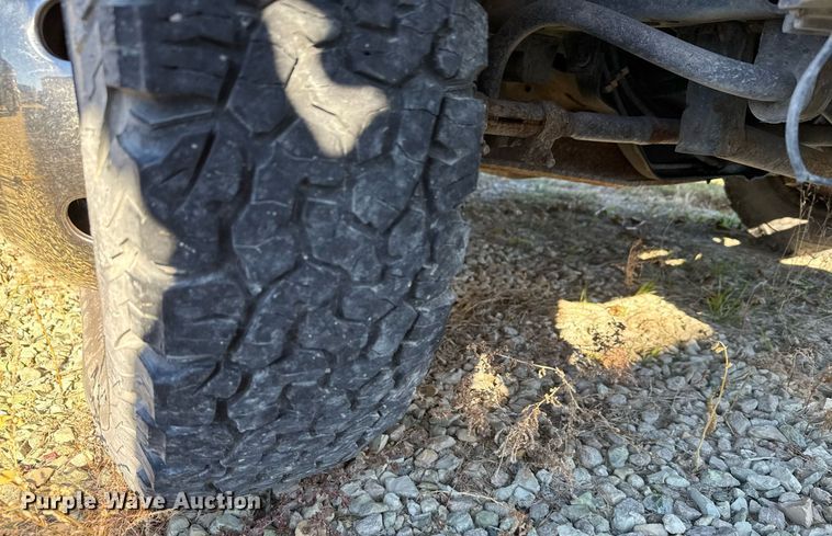 image for item DX3847 2003 Ford E450 Super Duty ambulance