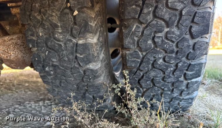 image for item DX3847 2003 Ford E450 Super Duty ambulance