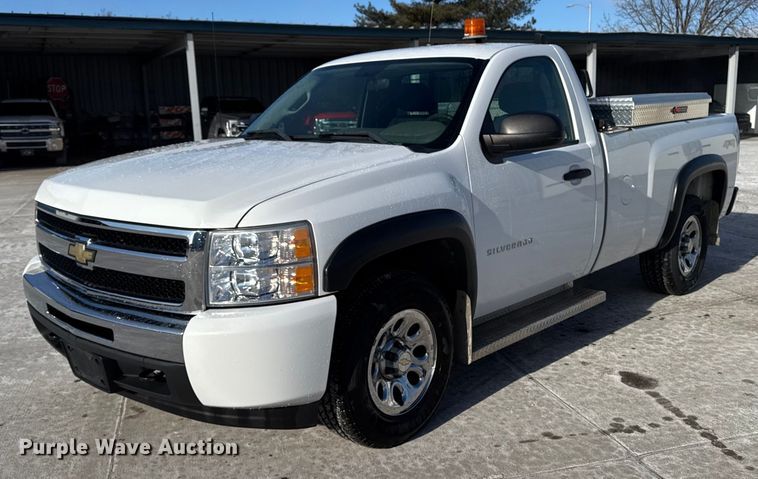 image for item EG7153 2010 Chevrolet Silverado 1500 pickup truck