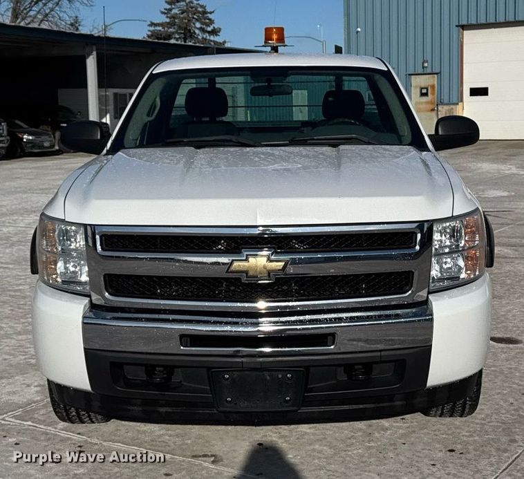 image for item EG7153 2010 Chevrolet Silverado 1500 pickup truck
