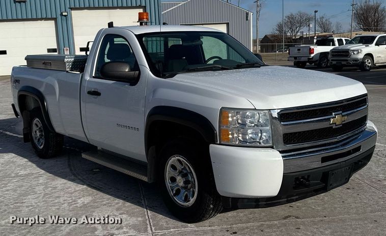image for item EG7153 2010 Chevrolet Silverado 1500 pickup truck