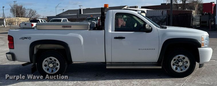 image for item EG7153 2010 Chevrolet Silverado 1500 pickup truck
