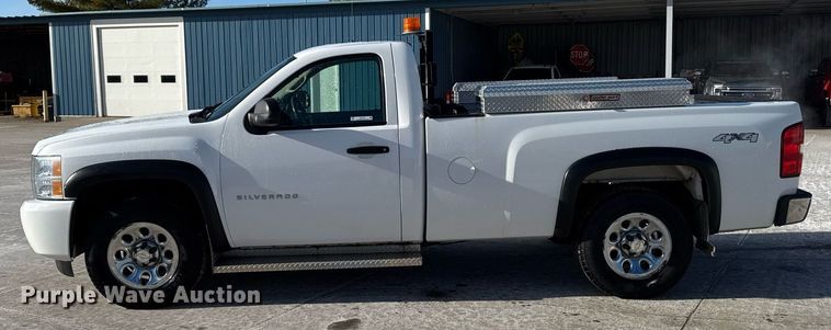 image for item EG7153 2010 Chevrolet Silverado 1500 pickup truck